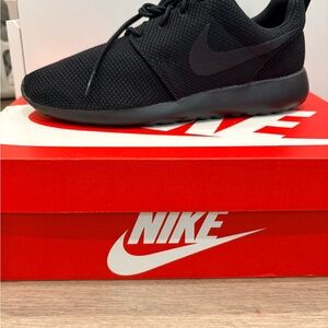 Nike Roshe One Black Sneakers